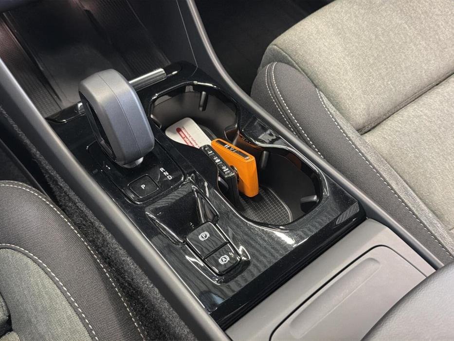 VOLVO XC40 2024