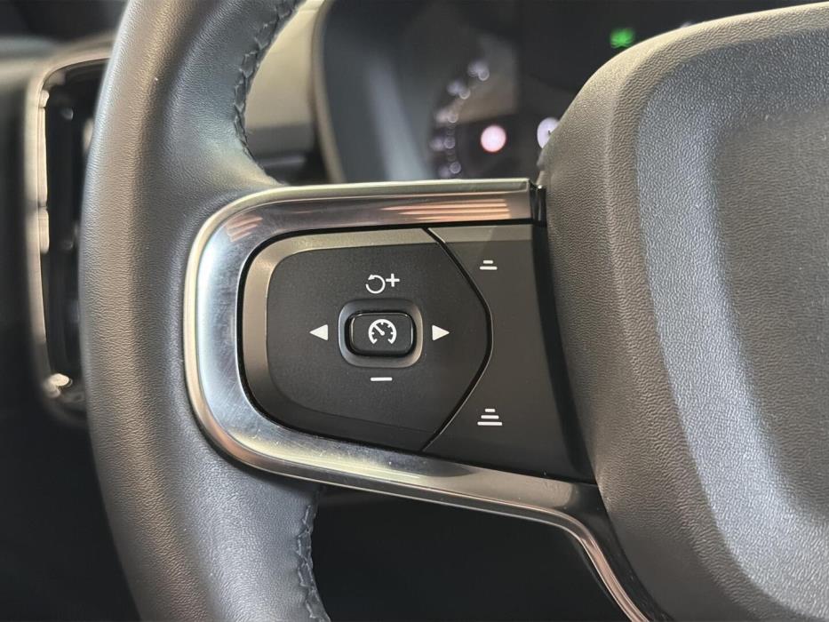 VOLVO XC40 2024