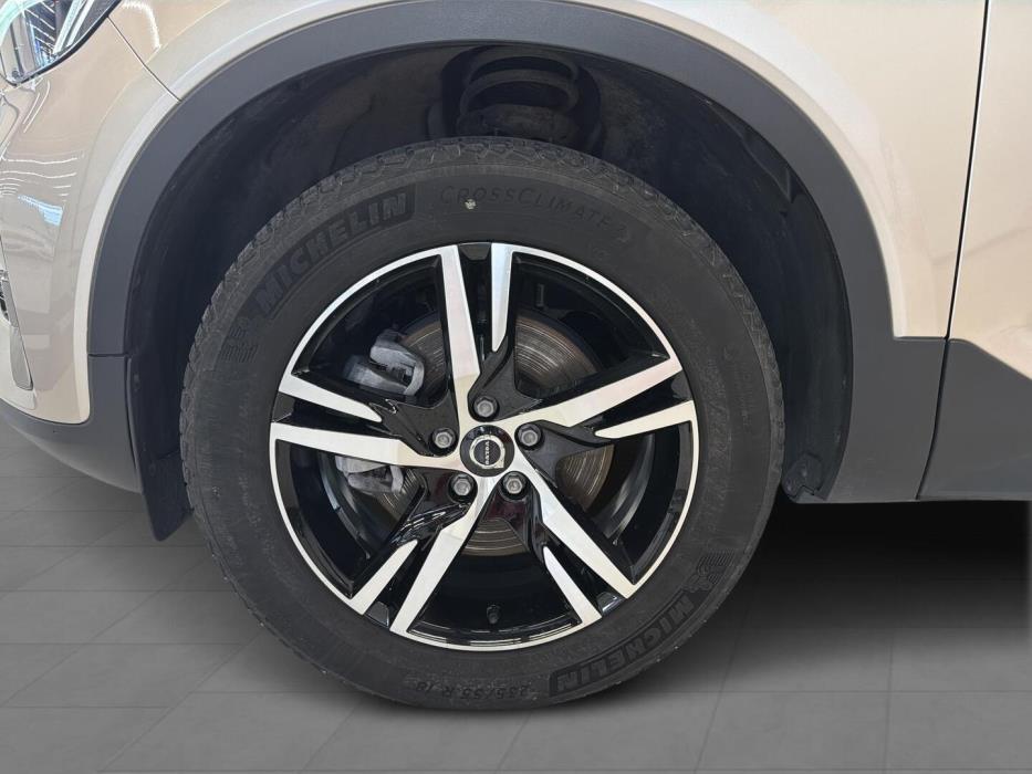 VOLVO XC40 2024