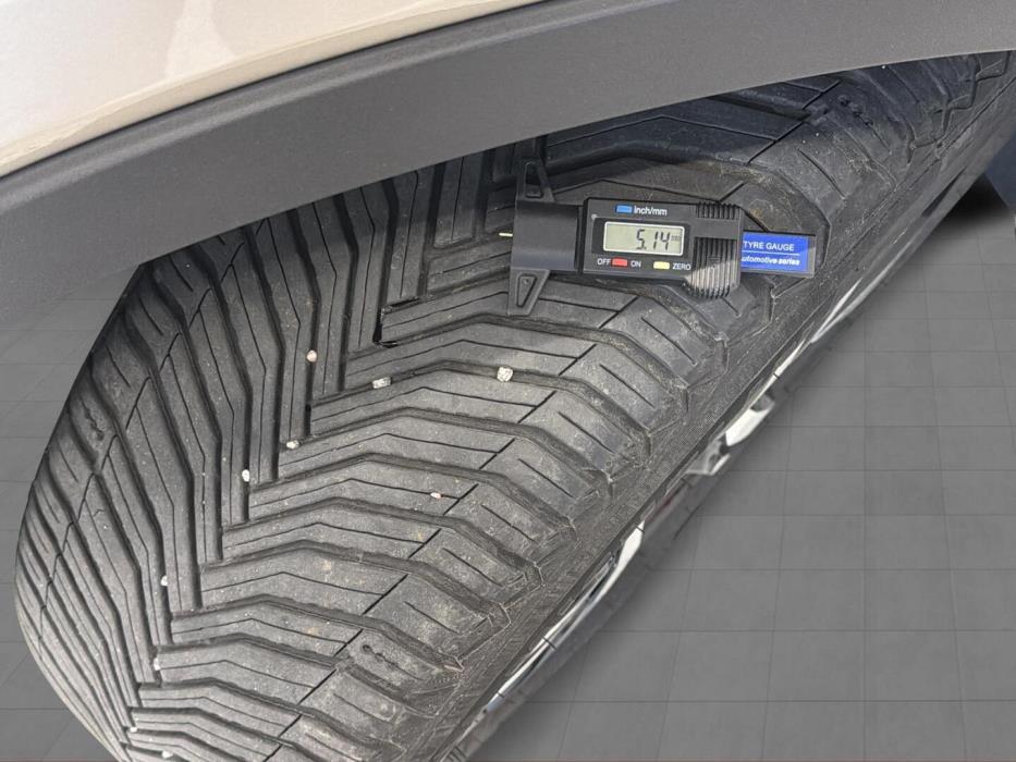 VOLVO XC40 2024
