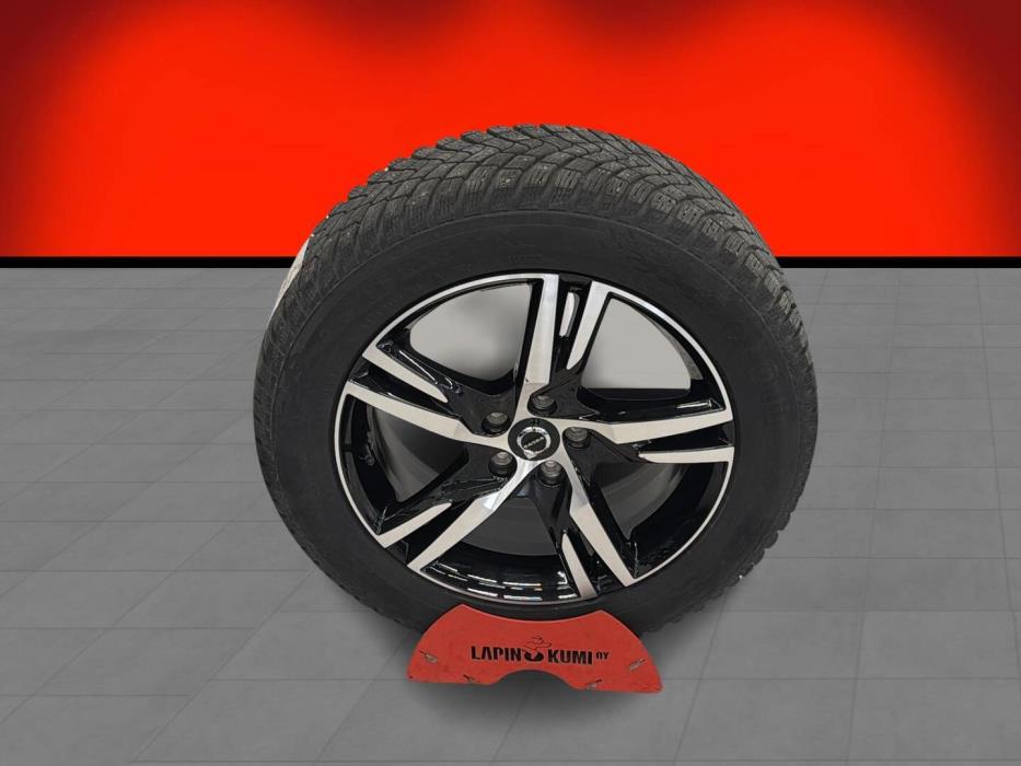 VOLVO XC40 2024