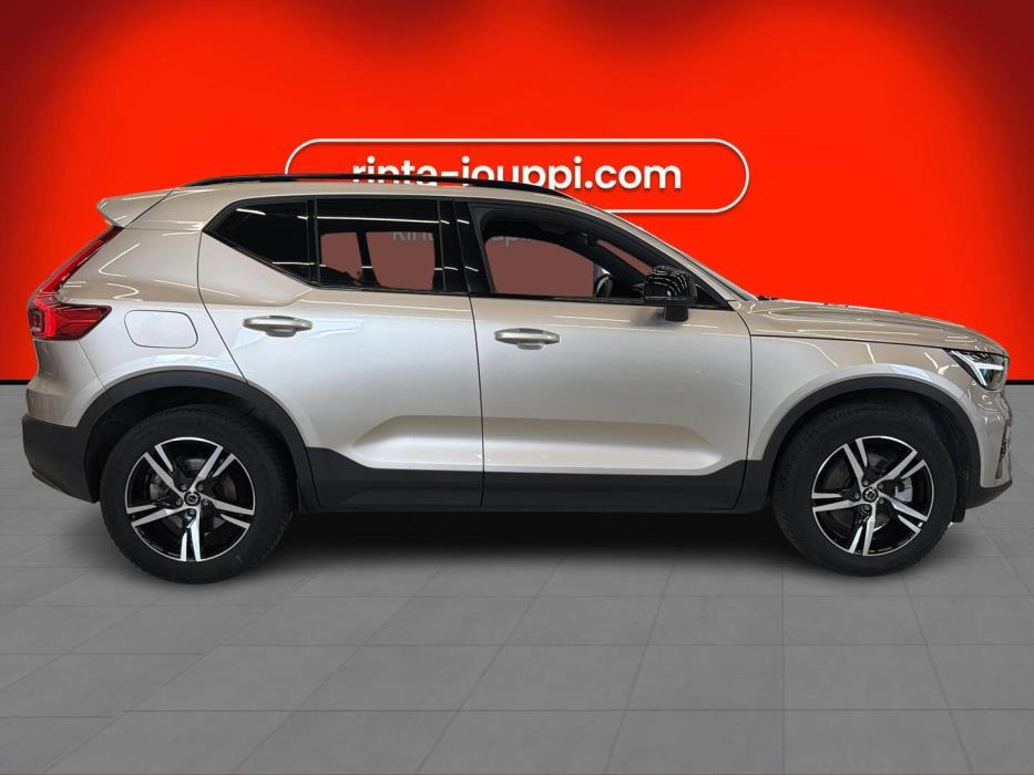 VOLVO XC40 2024