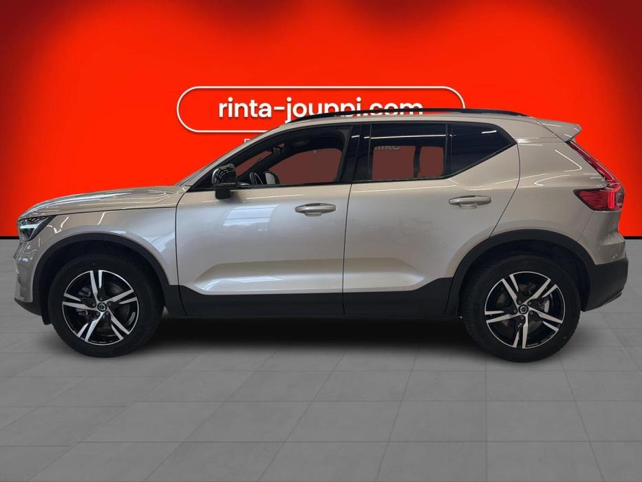 VOLVO XC40 2024