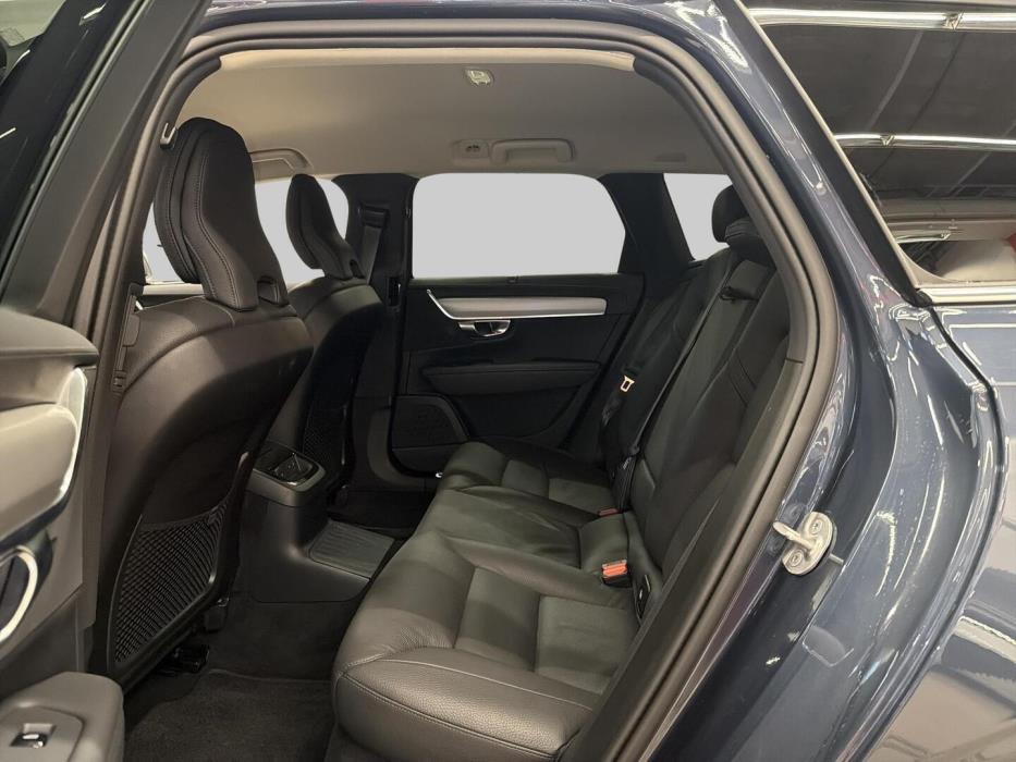 VOLVO V90 2025