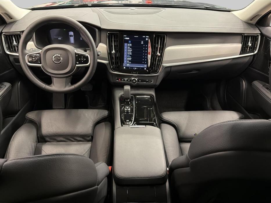 VOLVO V90 2025