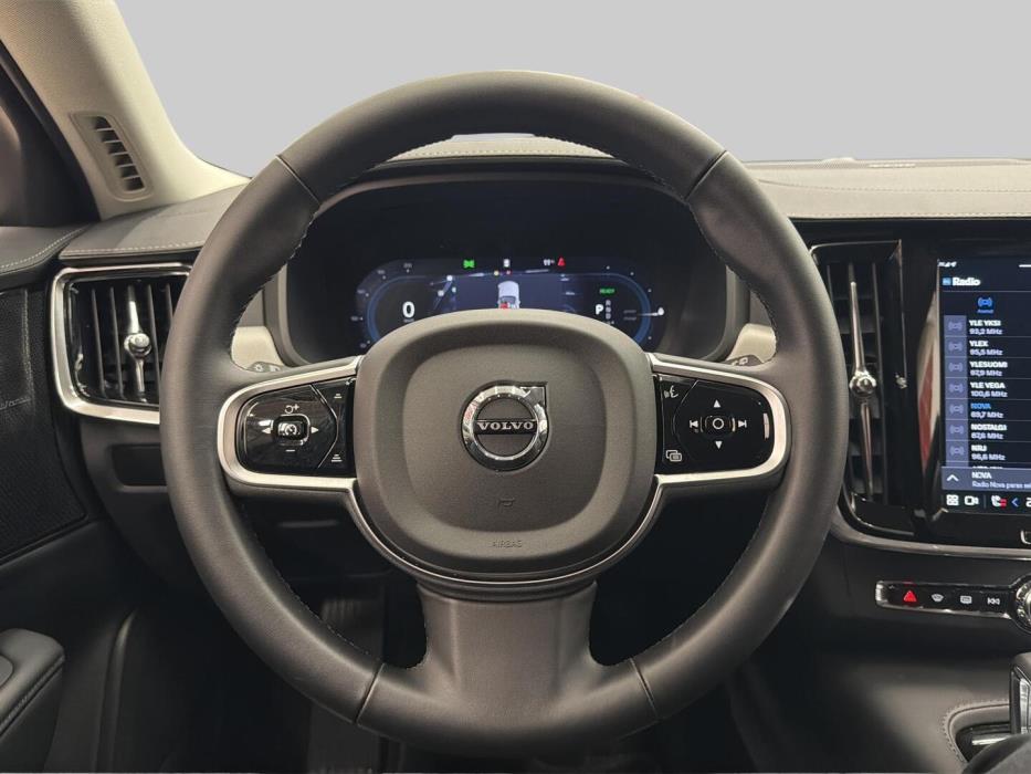 VOLVO V90 2025