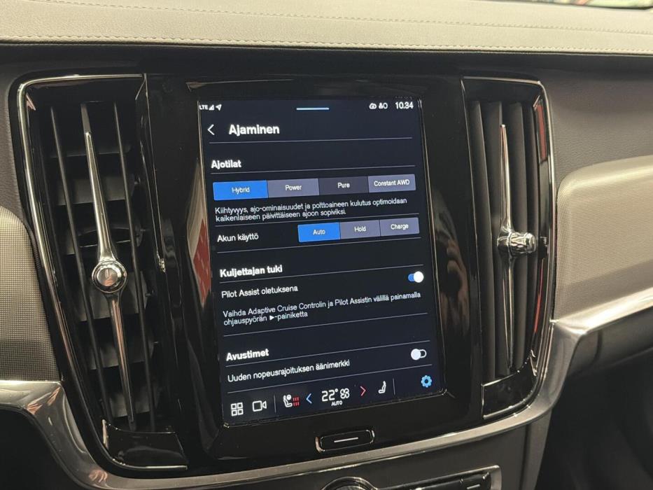 VOLVO V90 2025