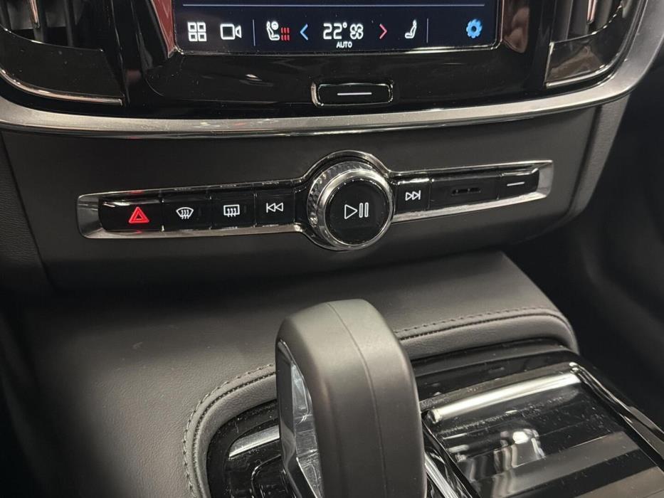 VOLVO V90 2025