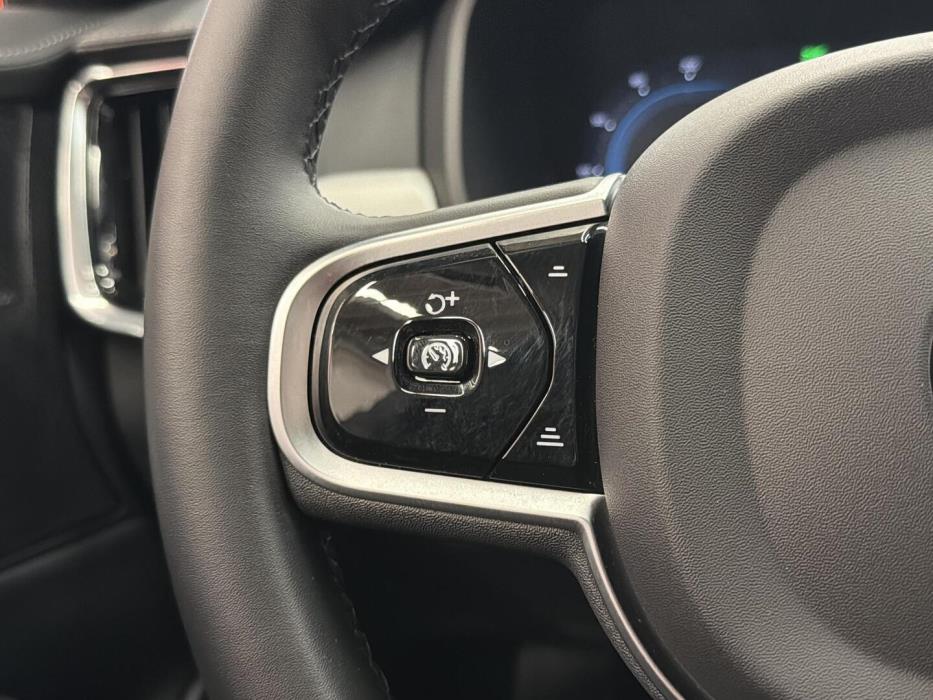VOLVO V90 2025