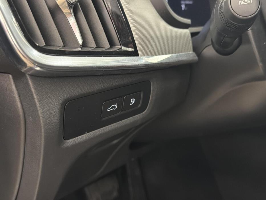 VOLVO V90 2025