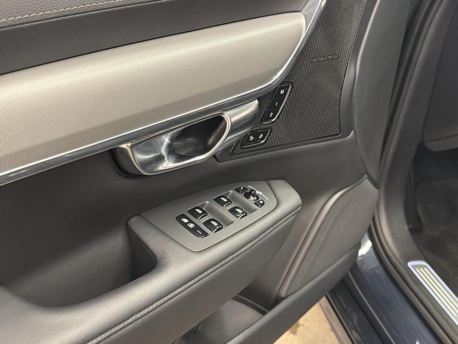 VOLVO V90 2025