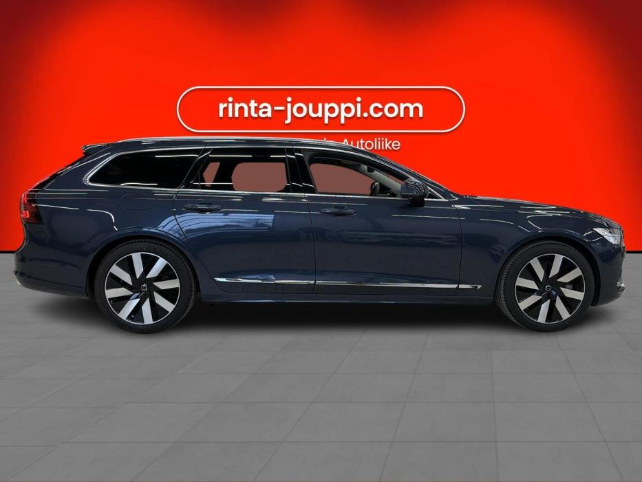 VOLVO V90 2025