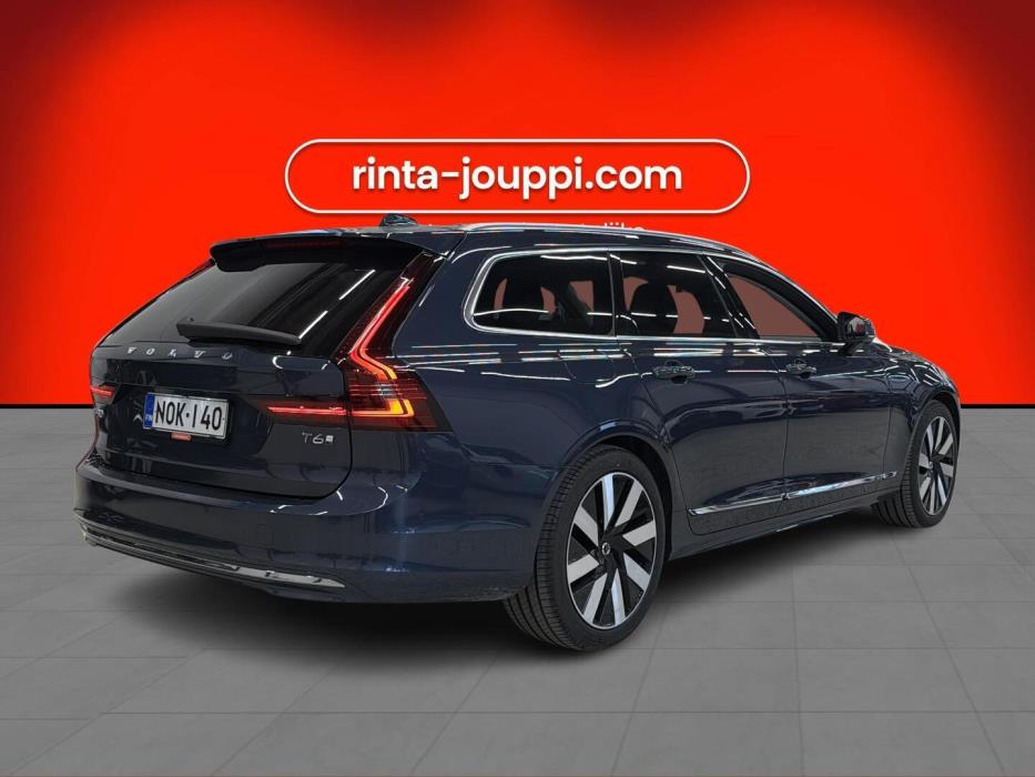 VOLVO V90 2025