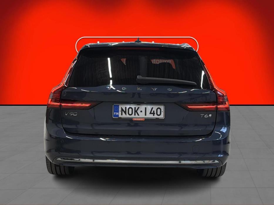 VOLVO V90 2025