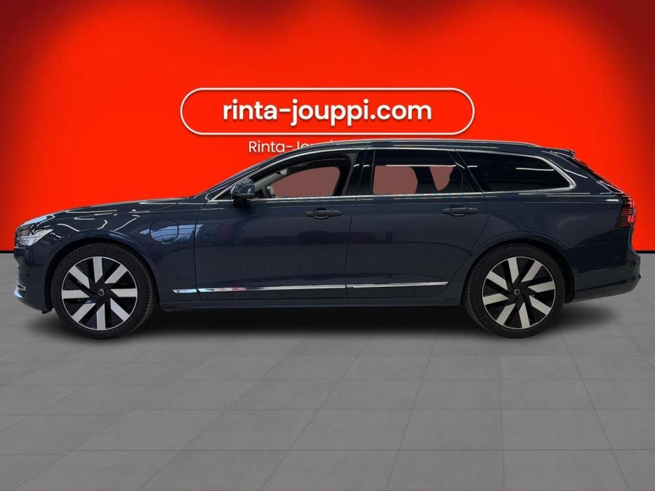VOLVO V90 2025
