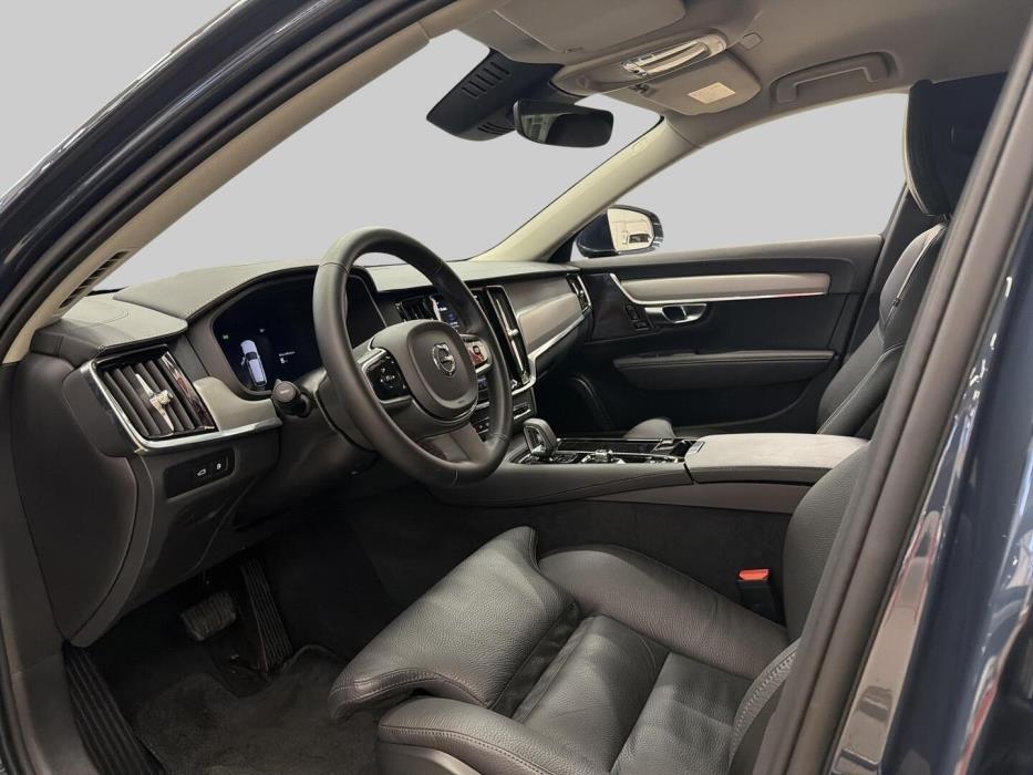 VOLVO V90 2025