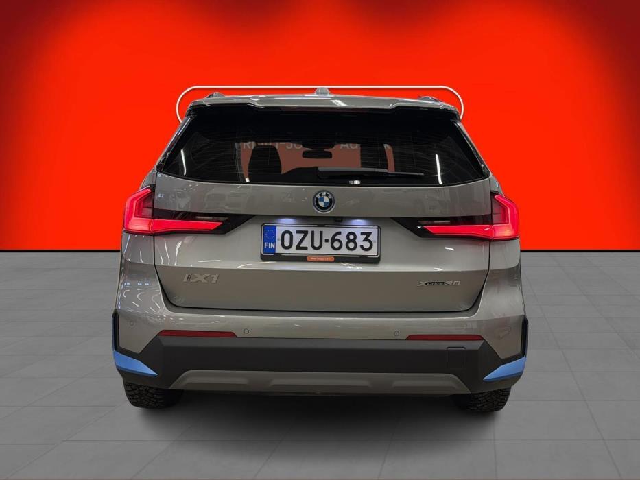 BMW IX1 2023