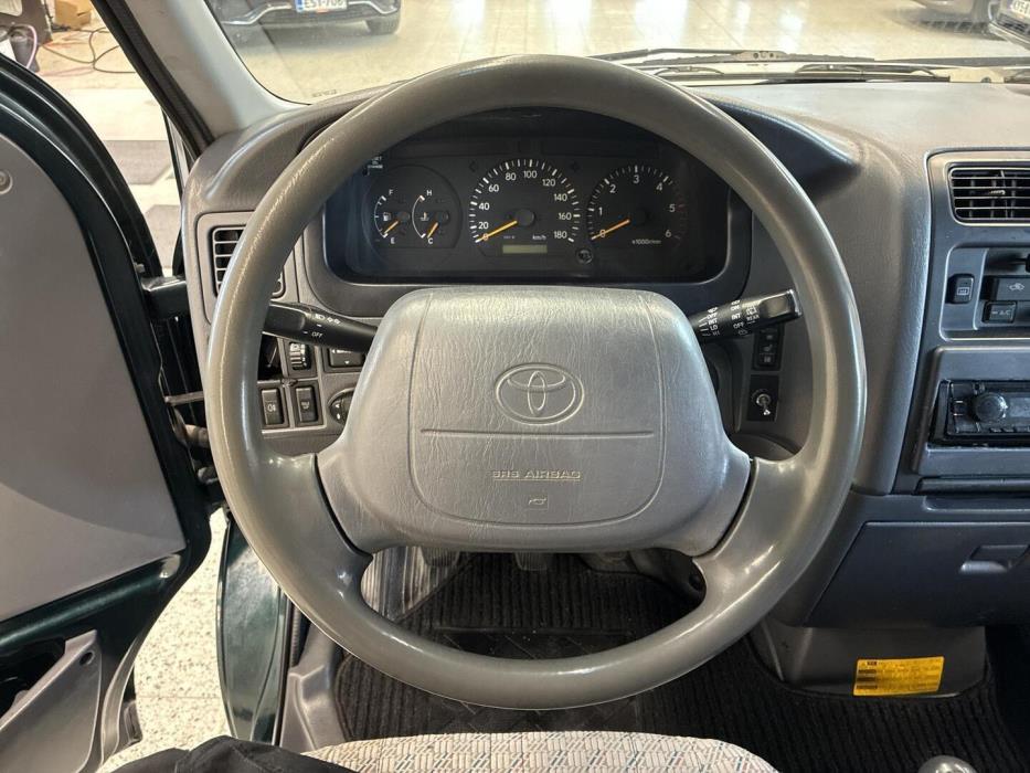 TOYOTA Hiace 2005