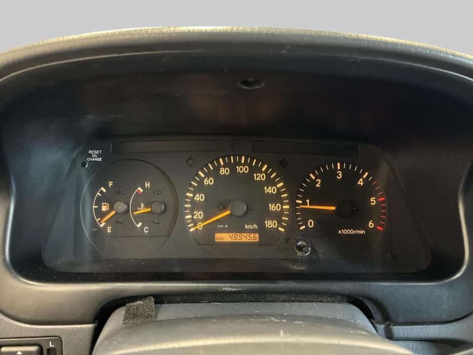 TOYOTA Hiace 2005