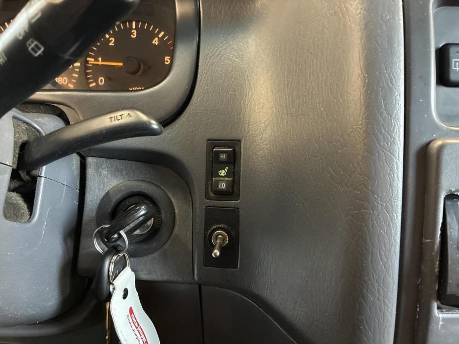 TOYOTA Hiace 2005