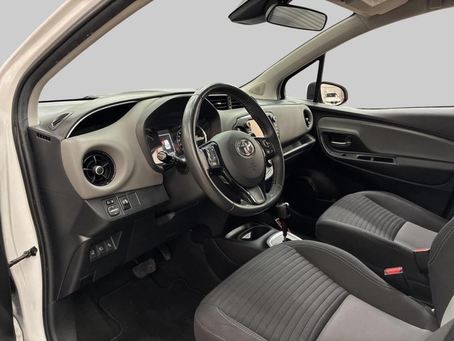 TOYOTA Yaris 2017