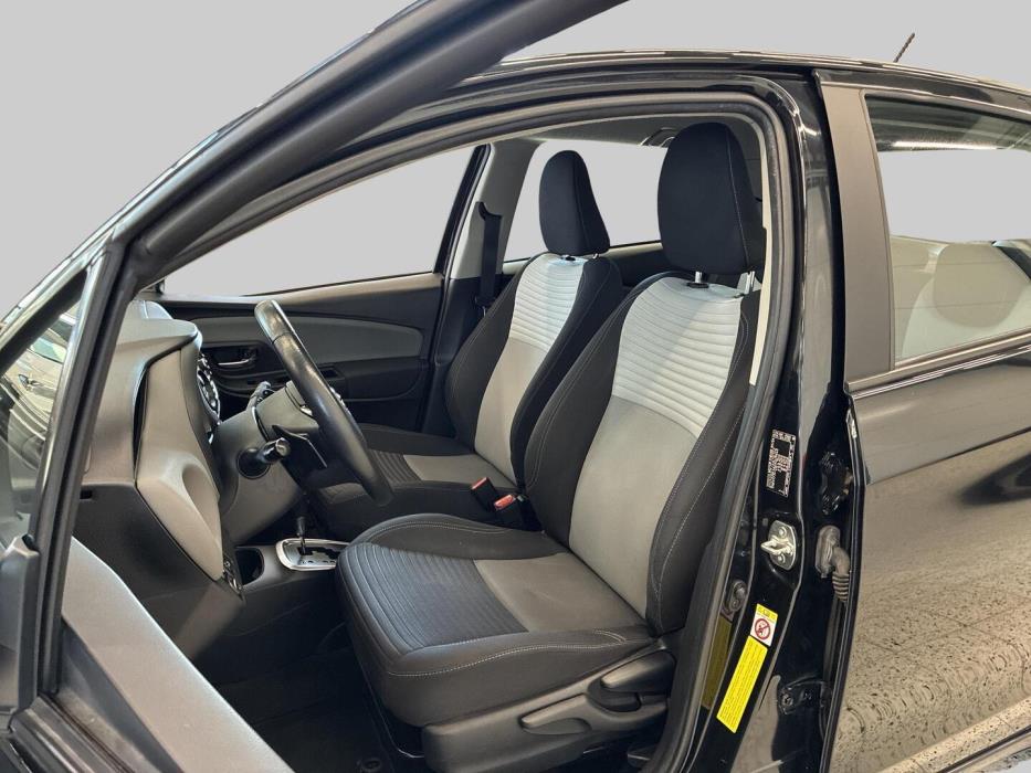 TOYOTA Yaris 2017