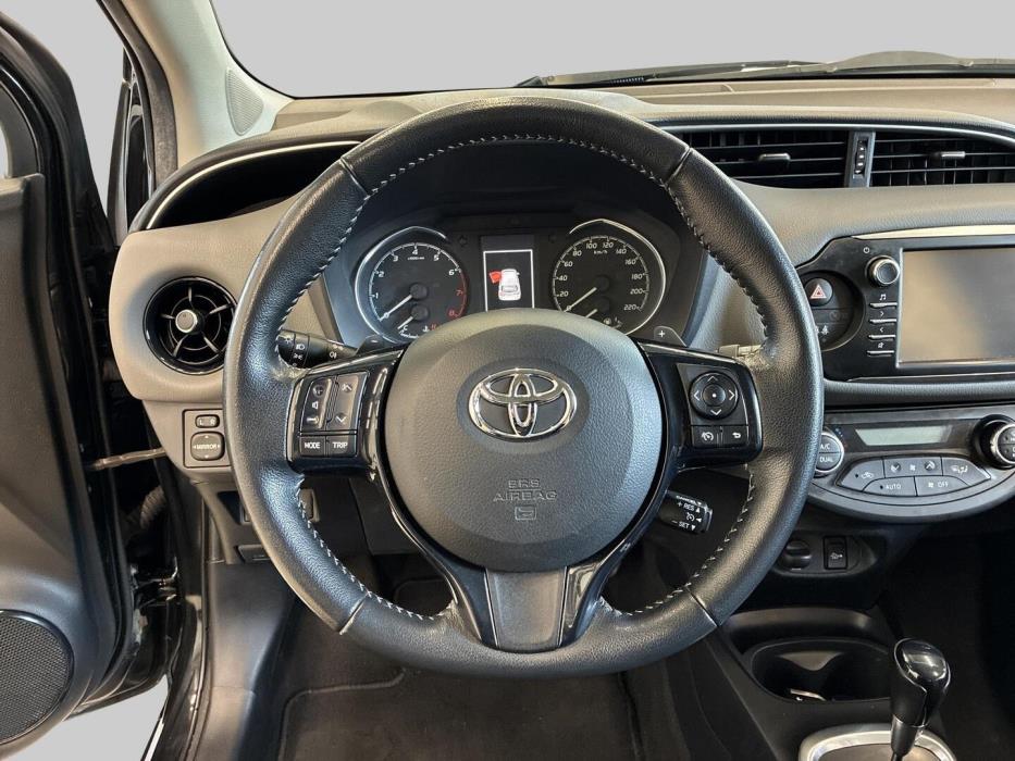 TOYOTA Yaris 2017