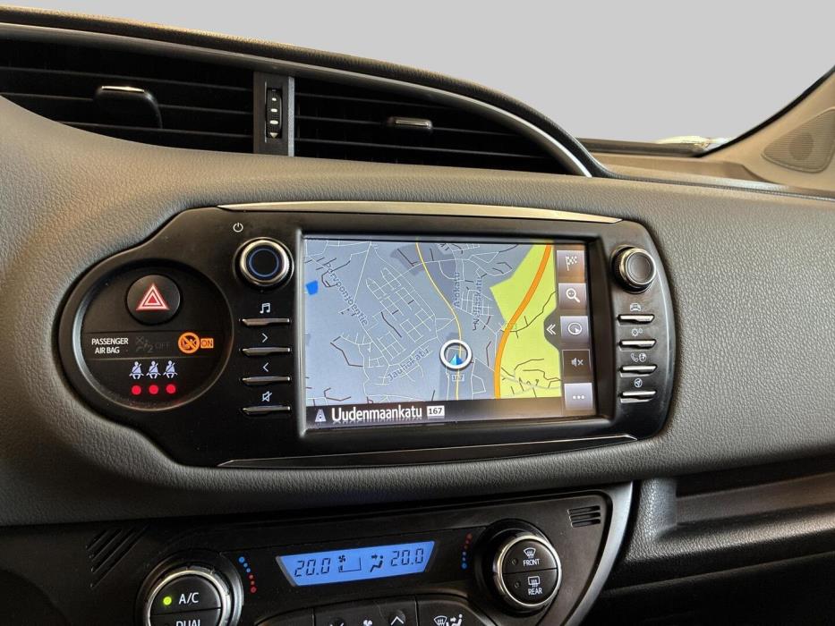 TOYOTA Yaris 2017