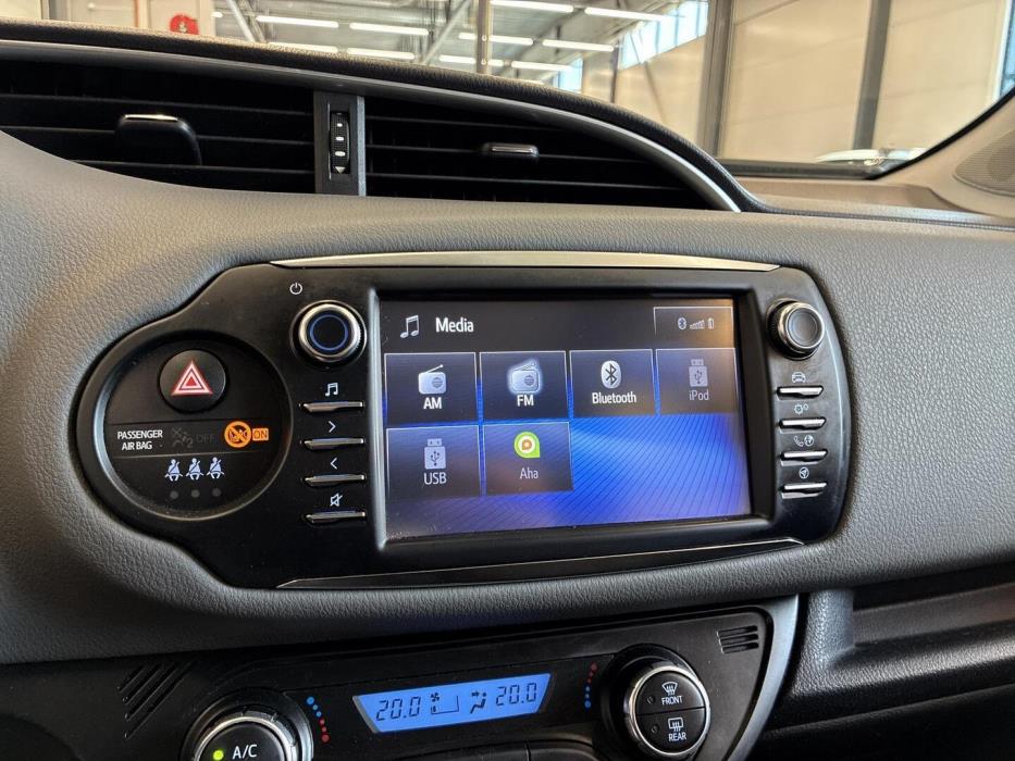 TOYOTA Yaris 2017