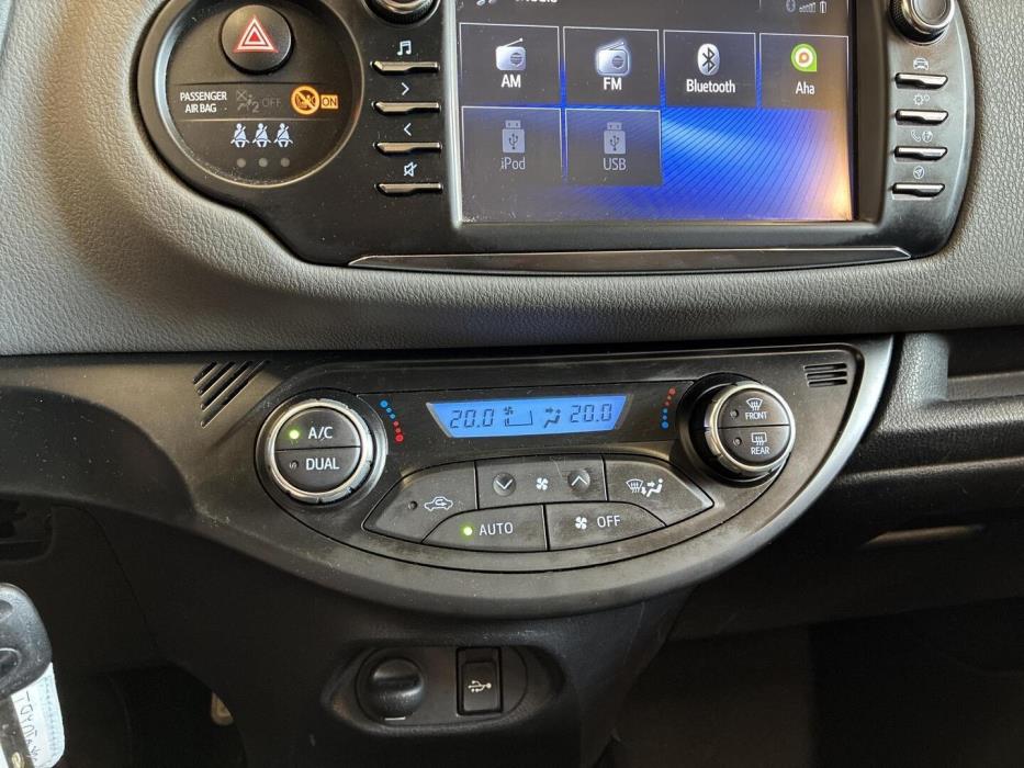 TOYOTA Yaris 2017
