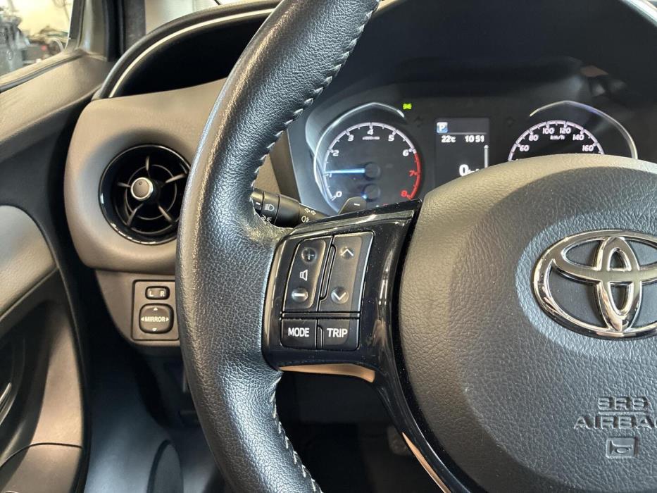 TOYOTA Yaris 2017
