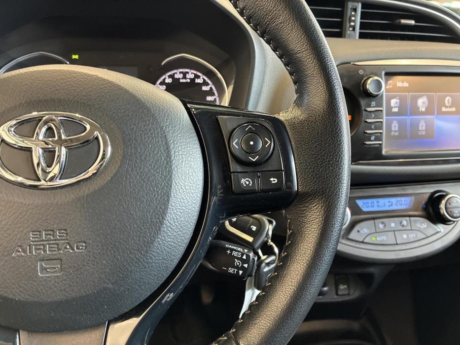TOYOTA Yaris 2017