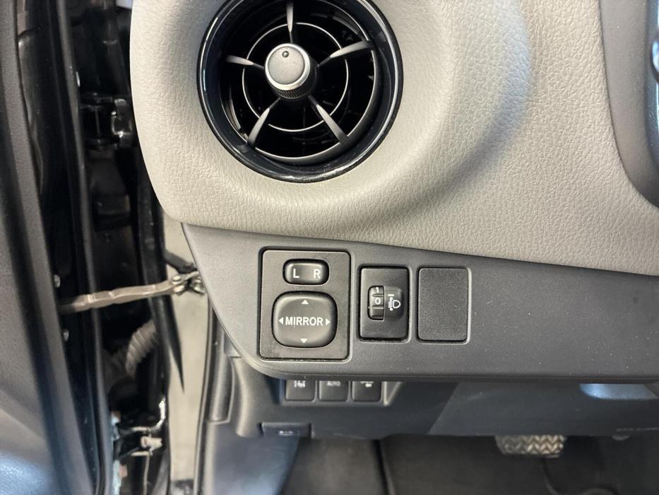 TOYOTA Yaris 2017