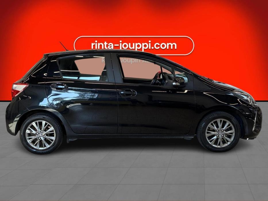 TOYOTA Yaris 2017