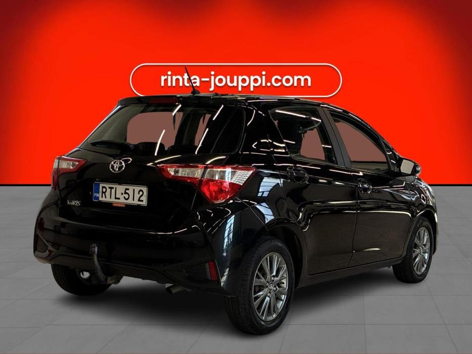 TOYOTA Yaris 2017
