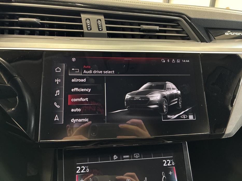 AUDI e-tron 2021