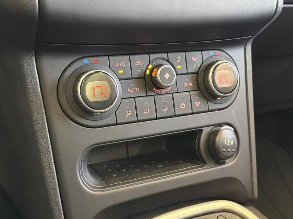 NISSAN Qashqai 2012