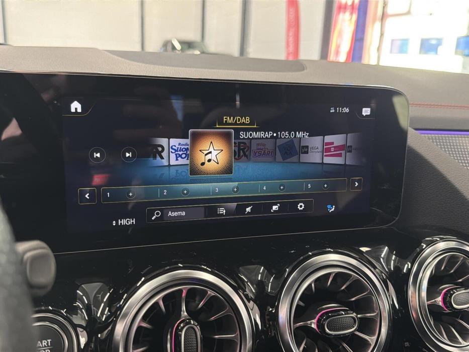 MERCEDES-BENZ EQA 2023