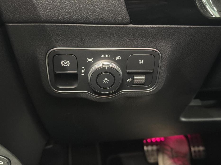 MERCEDES-BENZ EQA 2023