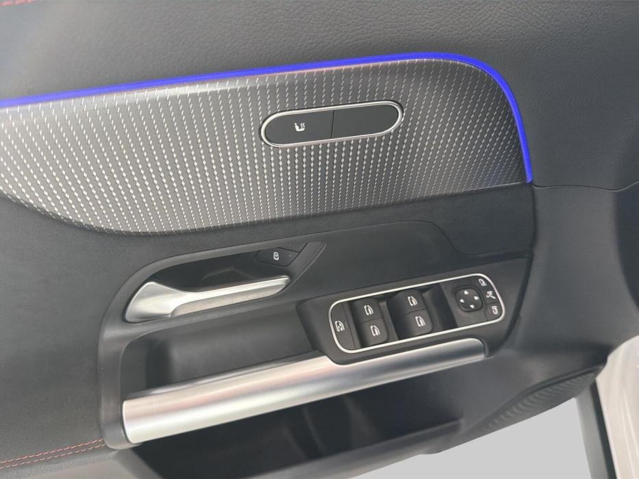 MERCEDES-BENZ EQA 2023