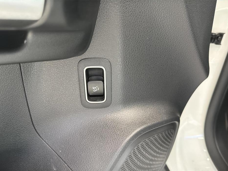 MERCEDES-BENZ EQA 2023