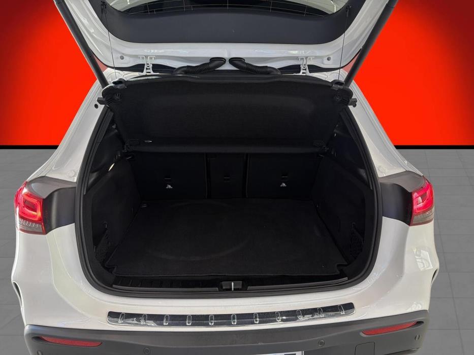 MERCEDES-BENZ EQA 2023