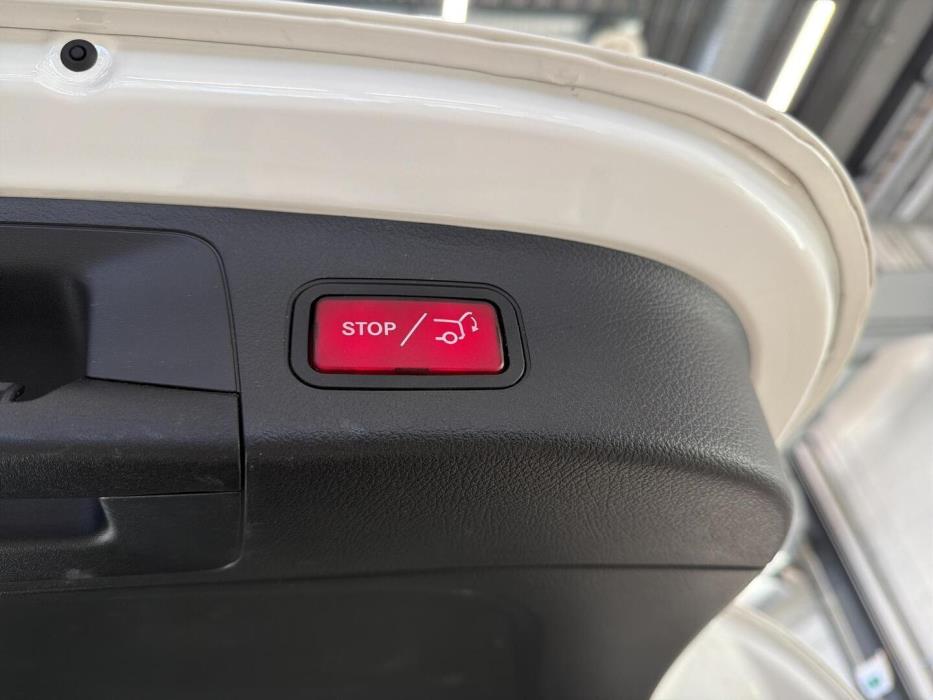 MERCEDES-BENZ EQA 2023