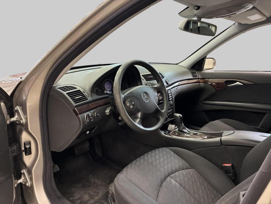 MERCEDES-BENZ E 2006