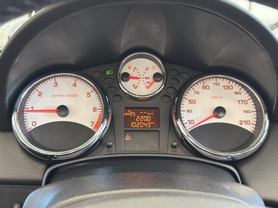 PEUGEOT 207 2010