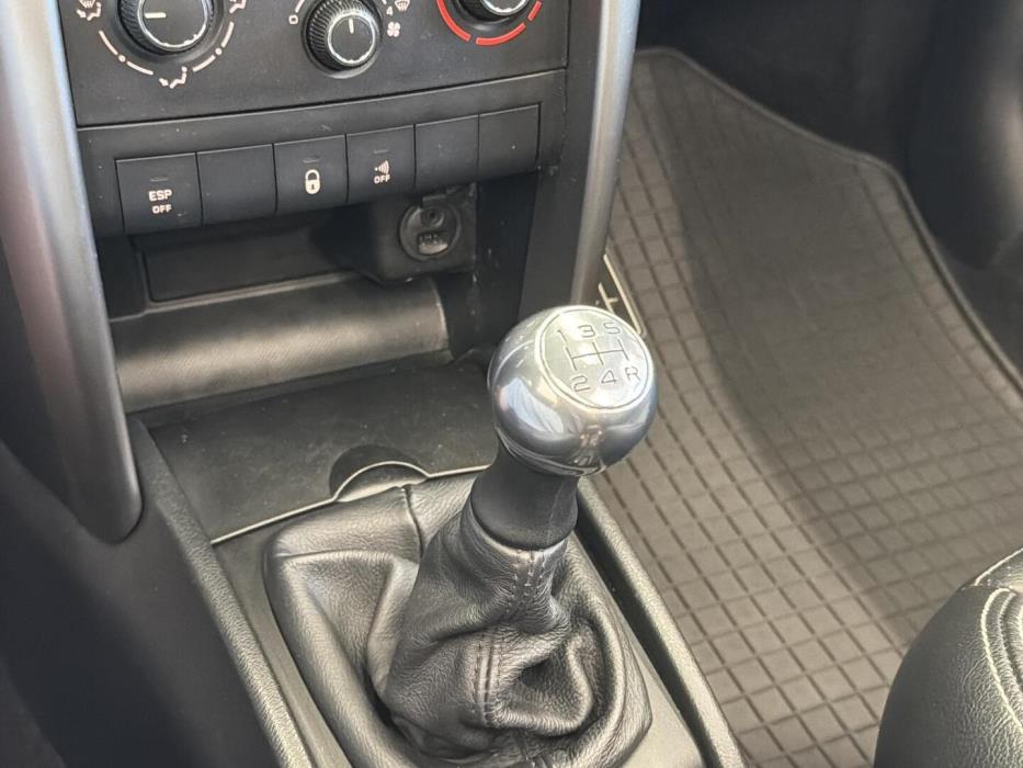 PEUGEOT 207 2010