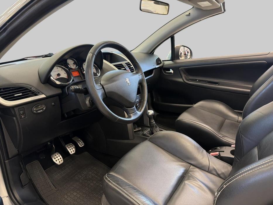 PEUGEOT 207 2010