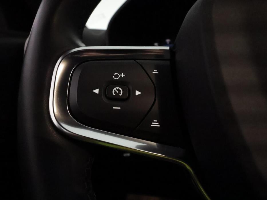 VOLVO XC40 2023