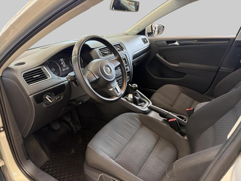 VOLKSWAGEN Jetta 2013