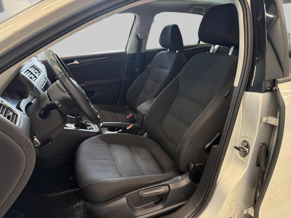 VOLKSWAGEN Jetta 2013